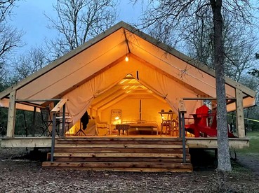 Romantic Lakefront Safari Tent with Fire Pit and Peaceful Views near Bastrop, Texas - Bastrop , Texas - glamping.directory