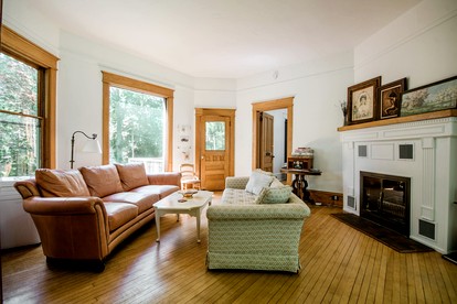 Charming Cottage Perfect for Family Gathers and Events in Central Lake, Michigan - Central Lake, Michigan - glamping.directory
