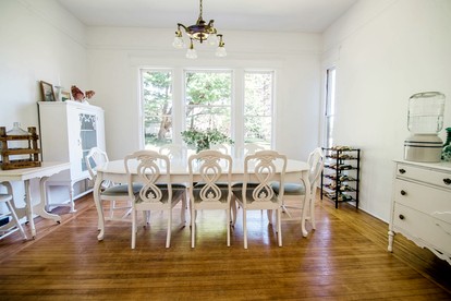 Charming Cottage Perfect for Family Gathers and Events in Central Lake, Michigan - Central Lake, Michigan - glamping.directory