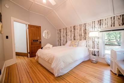 Charming Cottage Perfect for Family Gathers and Events in Central Lake, Michigan - Central Lake, Michigan - glamping.directory