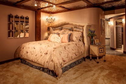 Stunning Villa Rental with Luxurious Amenities on a Secluded Oceanfront Property near Homer, Alaska - Homer, Alaska - glamping.directory