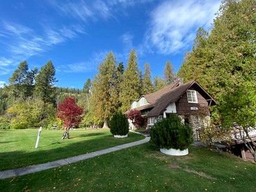 Elegance by the River: Classic Rental with Scenic Views in Metaline Falls, WA - Metaline Falls, Washington - glamping.directory