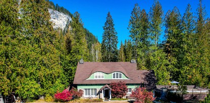 Elegance by the River: Classic Rental with Scenic Views in Metaline Falls, WA - Metaline Falls, Washington - glamping.directory