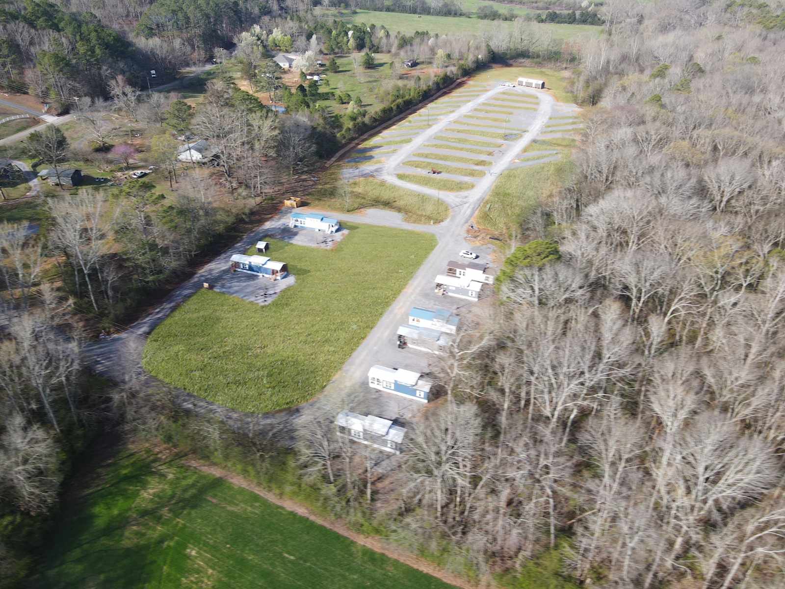 Knot Working Tiny Town - Guntersville, Alabama - glamping.directory