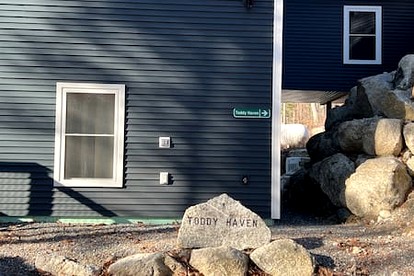 Stunning Cottage with Pool Table and Lake Access in Orland, Maine - Orland, Maine - glamping.directory