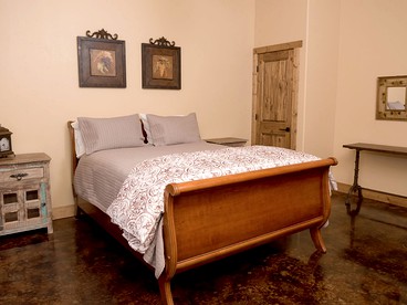 Exquisite Cottage Rental on Peaceful Vineyard near Bear Valley, California - Angels Camp, California - glamping.directory