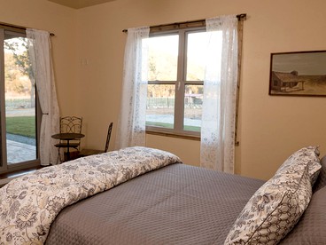Exquisite Cottage Rental on Peaceful Vineyard near Bear Valley, California - Angels Camp, California - glamping.directory