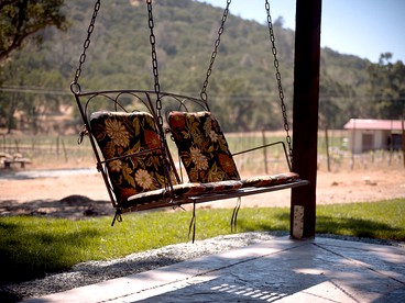 Exquisite Cottage Rental on Peaceful Vineyard near Bear Valley, California - Angels Camp, California - glamping.directory