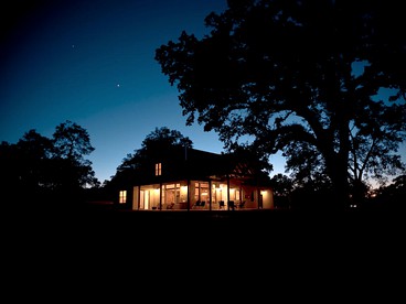 Exquisite Cottage Rental on Peaceful Vineyard near Bear Valley, California - Angels Camp, California - glamping.directory