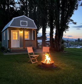 Wonderful Cabin with Fire Pit and Barbecue in Lynden, Washington - Lynden, Washington - glamping.directory