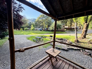 Cute Cozy Cabin for Two for a Romantic Escape in the Umpqua National Forest in Oregon - Idleyld Park, Oregon - glamping.directory