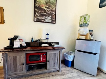 Cute Cozy Cabin for Two for a Romantic Escape in the Umpqua National Forest in Oregon - Idleyld Park, Oregon - glamping.directory