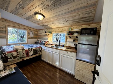 Cute Cozy Cabin for Two for a Romantic Escape in the Umpqua National Forest in Oregon - Idleyld Park, Oregon - glamping.directory