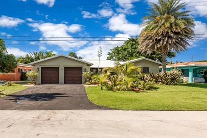 Spacious Coastal Vacation Home with Private Pool Near the Beach in Lauderdale-by-the-Sea, Florida - glamping.directory