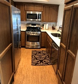 Stunning Cottage with Fireplace in Lake Arrowhead, California - Lake Arrowhead, California - glamping.directory