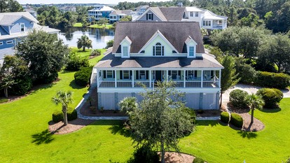 Luxury Historic Beach House with Lake Views in Oceanfront Gated Community near Pawleys Island, South Carolina - glamping.directory