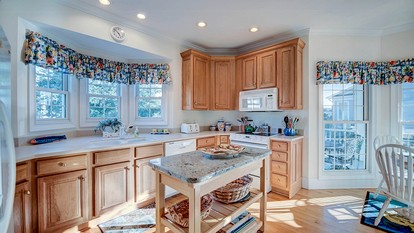Luxury Historic Beach House with Lake Views in Oceanfront Gated Community near Pawleys Island, South Carolina - Georgetown, South Carolina - glamping.directory