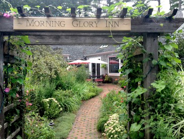 Bright and Cheerful Vacation Rental in York, Maine - York, Maine - glamping.directory
