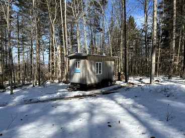 New Hampshire Tiny House for Romantic Escapes to the Wilderness - Dorchester, New Hampshire - glamping.directory