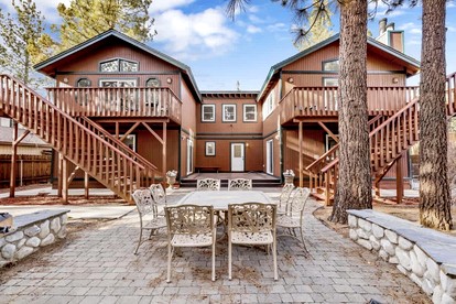 Spacious Mountain Cabin with Hot Tub, Sauna & Play Area Near Big Bear Lake, California - Big Bear, California - glamping.directory