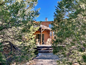 Charming Cottage in Carson for Relaxing Escapes to Nature in New Mexico - glamping.directory