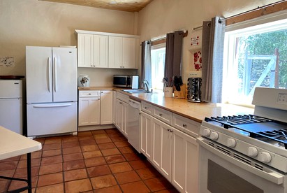 Charming Cottage in Carson for Relaxing Escapes to Nature in New Mexico - Carson, New Mexico - glamping.directory