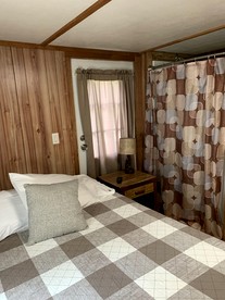 Lovely Weekend Getaway Cabin near Lake Santeetlah in North Carolina - Bryson City, North Carolina - glamping.directory