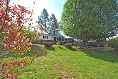 Luxury Cabin in the Trees for Large Groups near Asheville, North Carolina - Bryson City, North Carolina - glamping.directory