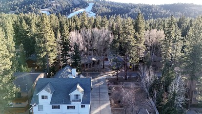 Outstanding Cottage Munguia Summit Camp - Big Bear Lake, California - glamping.directory