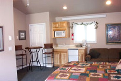 Enchanting Suite Rental with Shared Hot Tub near Hill City, South Dakota - Rapid City, South Dakota - glamping.directory