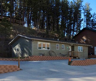 Enchanting Suite Rental with Shared Hot Tub near Hill City, South Dakota - Rapid City, South Dakota - glamping.directory