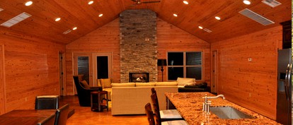 Idyllic Vacation Cabin Perched on Beaver Lake in Arkansas - Gravette, Arkansas - glamping.directory