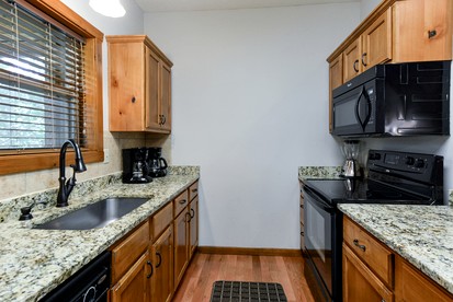 Spacious Cabin with Indoor and Outdoor Swimming Pool in Branson, Missouri - Branson, Missouri - glamping.directory