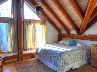 Beautiful Two-Bedroom Cabin Rental Set in the Forests of the Berkshires, Massachusetts - Peru, Massachusetts - glamping.directory