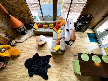 Bright Woodland Chalet with Hot Tub & Fireplace Near Berkeley Springs, Hedgesville, WV - Hedgesville, West Virginia - glamping.directory