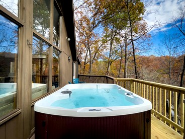 Bright Woodland Chalet with Hot Tub & Fireplace Near Berkeley Springs, Hedgesville, WV - Hedgesville, West Virginia - glamping.directory