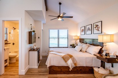 Outdoor Adventure in a Charming Cabin near Elm Mott, Texas - Elm Mott, Texas - glamping.directory