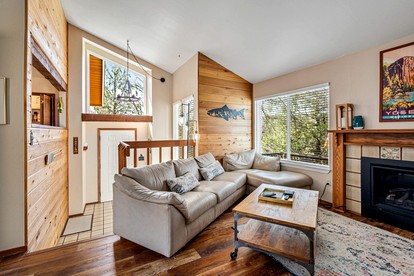Pet-Friendly Cabin with Beautiful Outdoor Living in California - Groveland, California - glamping.directory