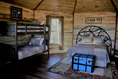 Luxury Tree House in Canton for the Best of Texas Glamping - Canton, Texas - glamping.directory