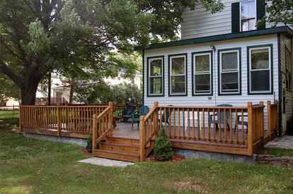 Family-Friendly Waterfront Vacation Rental with Wi-Fi near Saratoga - glamping.directory