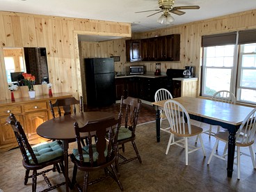 Family-Friendly Waterfront Vacation Rental with Wi-Fi near Saratoga - Lake Luzerne, New York - glamping.directory