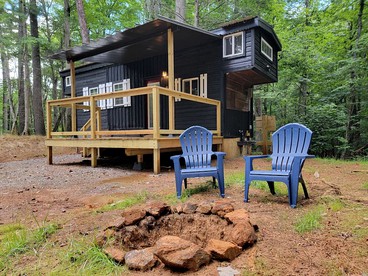 Luxury Tiny Home with Hot Tub in Suches - Perfect for Intimate Getaways in Georgia - glamping.directory