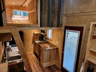 Luxury Tiny Home with Hot Tub in Suches - Perfect for Intimate Getaways in Georgia - Suches, Georgia - glamping.directory