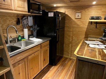 Luxury Tiny Home with Hot Tub in Suches - Perfect for Intimate Getaways in Georgia - Suches, Georgia - glamping.directory