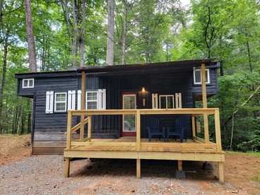 Luxury Tiny Home with Hot Tub in Suches - Perfect for Intimate Getaways in Georgia - Suches, Georgia - glamping.directory