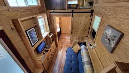 Luxury Tiny Home with Hot Tub in Suches - Perfect for Intimate Getaways in Georgia - Suches, Georgia - glamping.directory