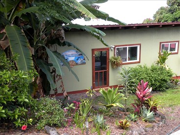Gorgeous Vacation Cottage with Stunning Ocean Views in Captain Cook, Hawaii - Captain Cook, Hawaii - glamping.directory