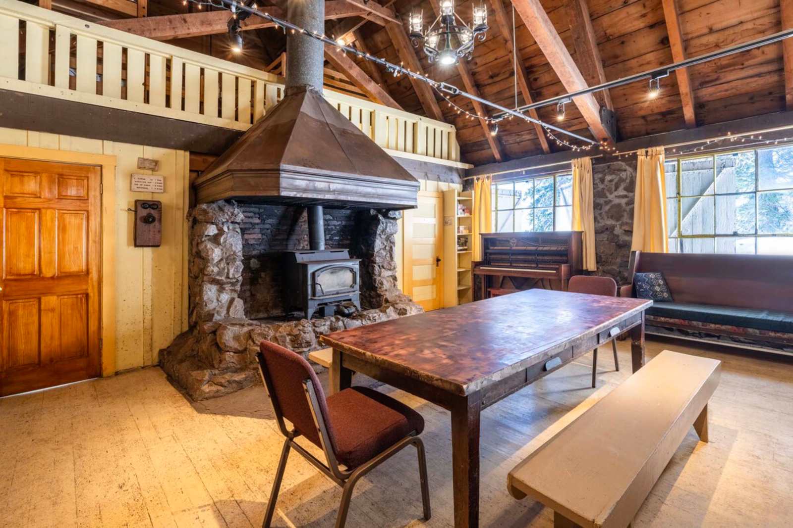 Hutchinson Lodge - Soda Springs, California - glamping.directory