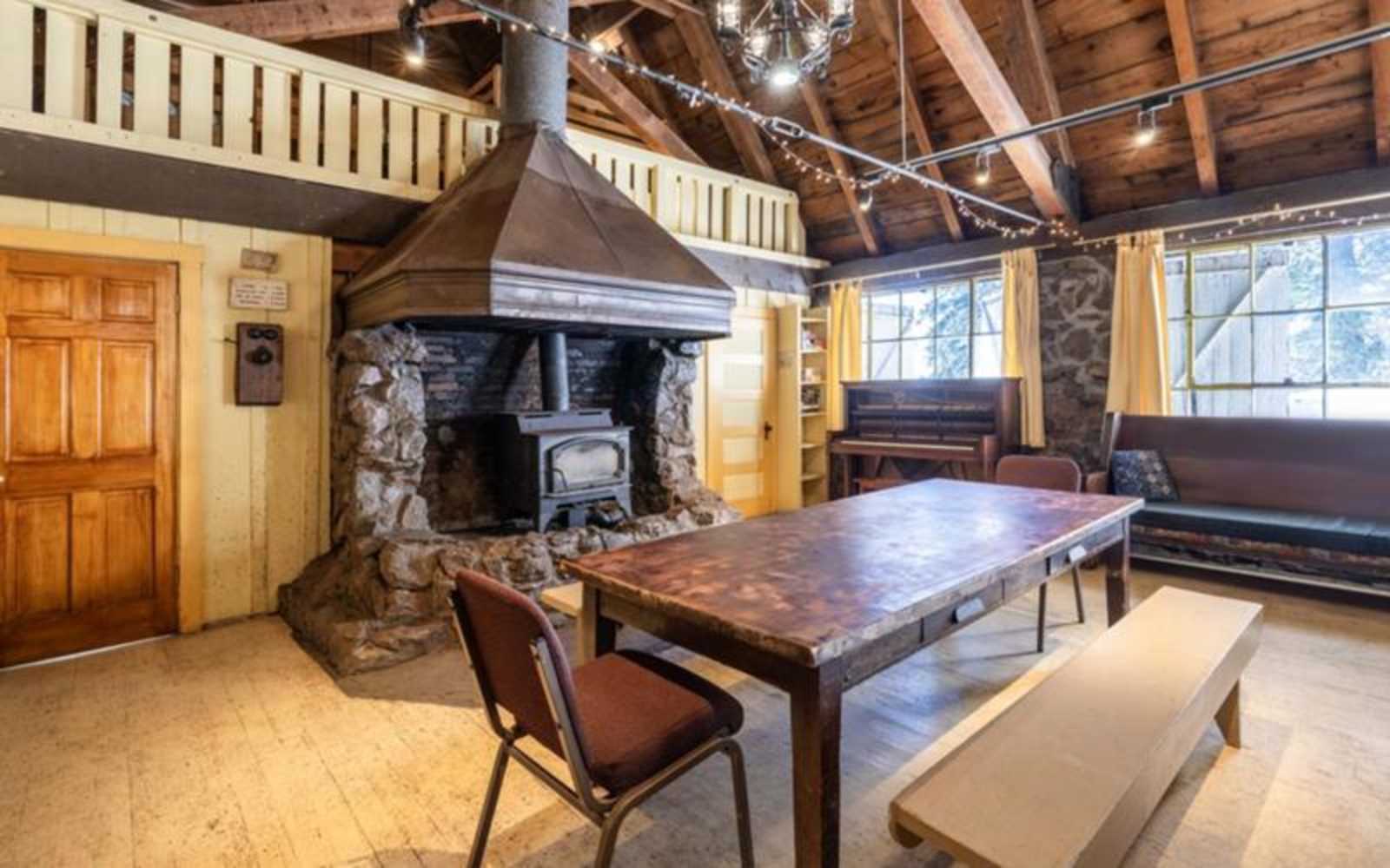 Hutchinson Lodge - Soda Springs, California - glamping.directory