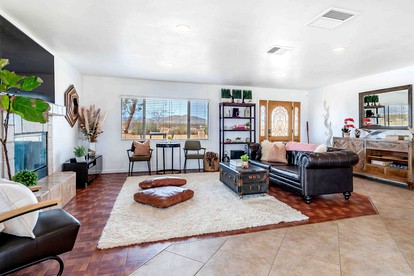 Family and Pet Friendly Vacation Rental in Joshua Tree with a Luxury Hot Tub, Gym, and Outdoor Pool - Joshua Tree, California - glamping.directory